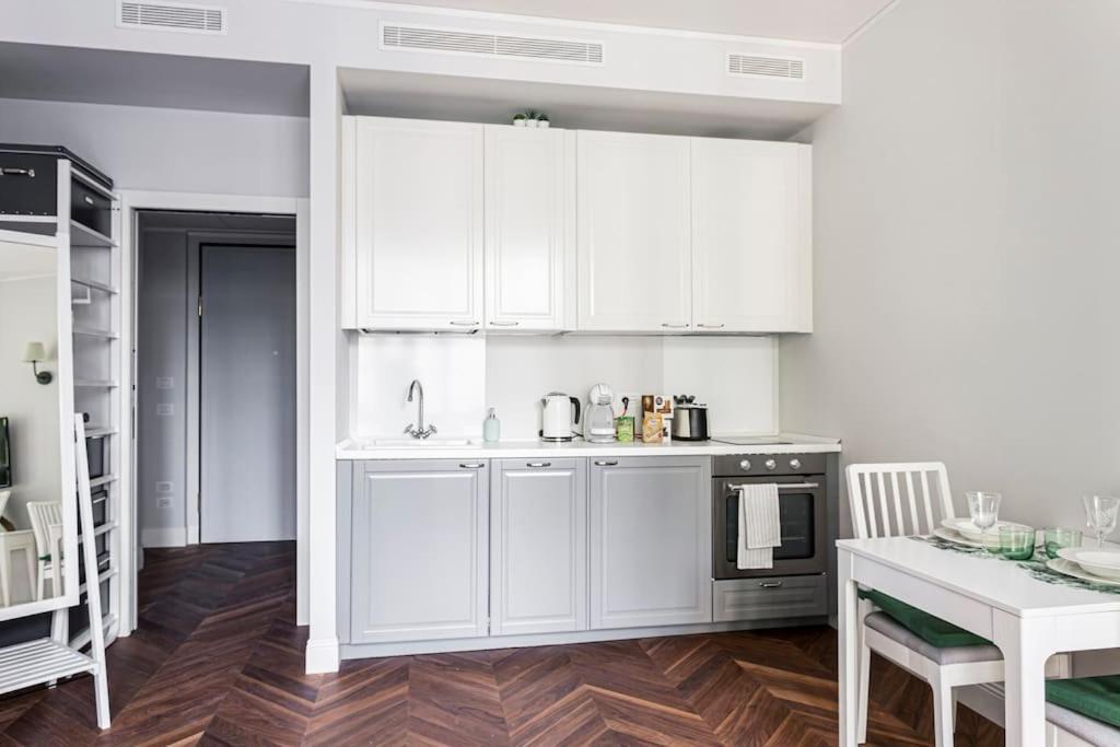Unique Studio In The Heart Of Милан Экстерьер фото